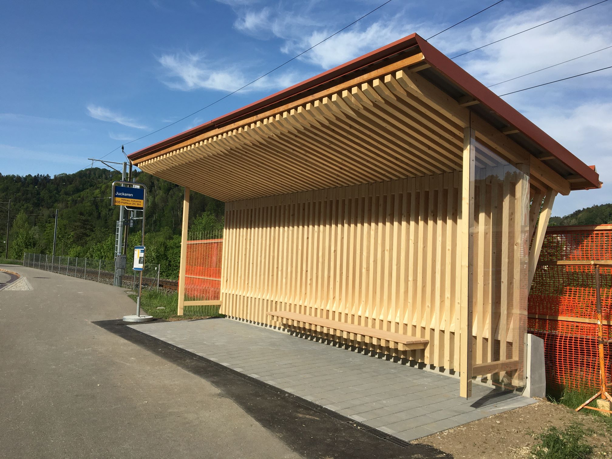 Neubau
                  Busstation Saland